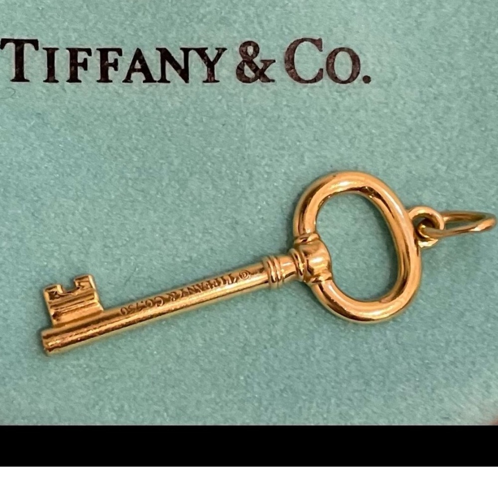 AUTHENTIC TIFFANY & CO 18k YG LARGE KEY CHARM. Unisex